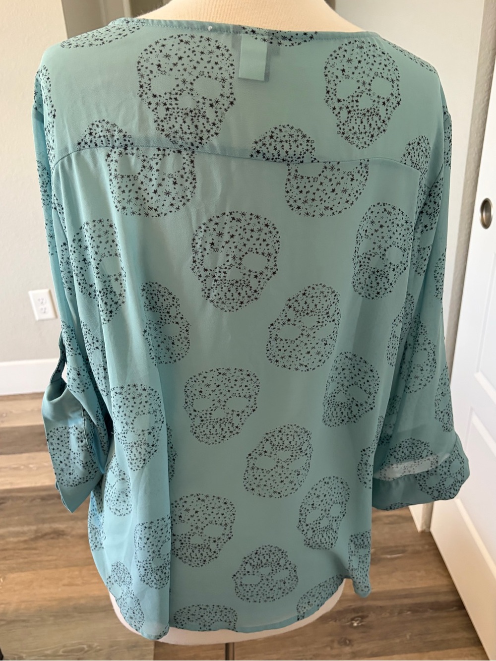 Torrid skull sheer top - Picture 5 of 6